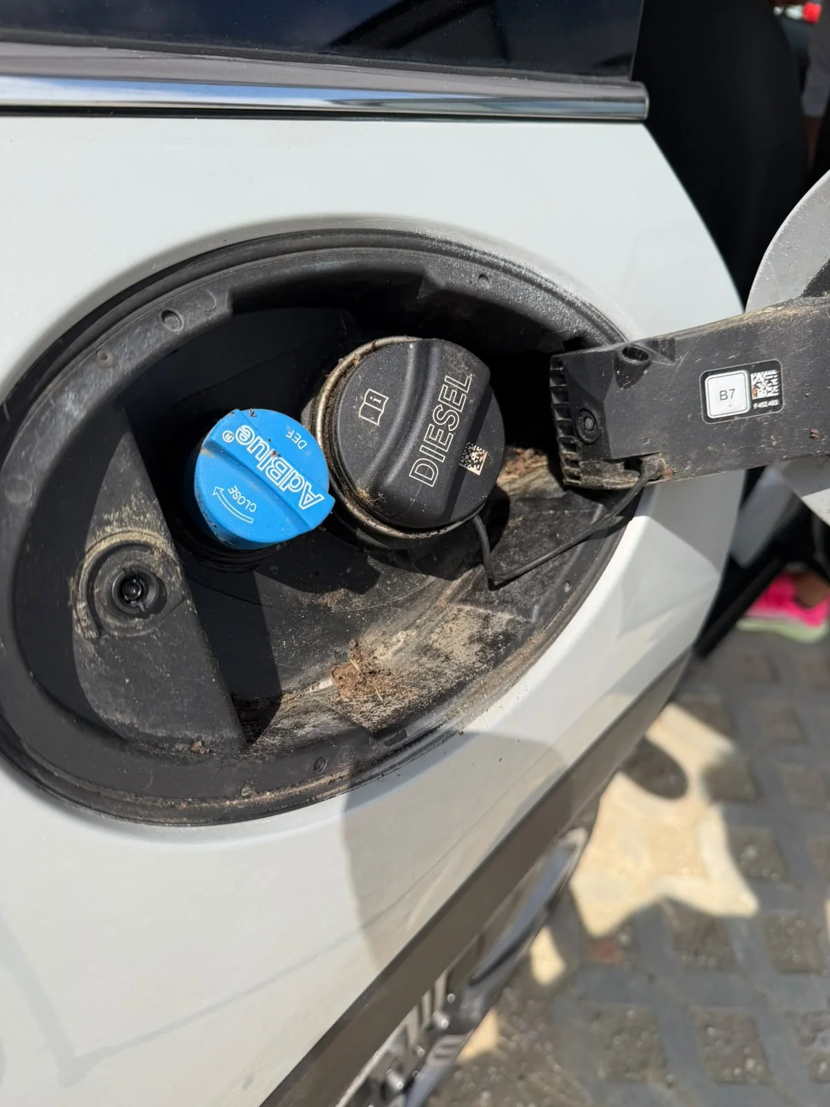 Vano carburante prima della pulizia